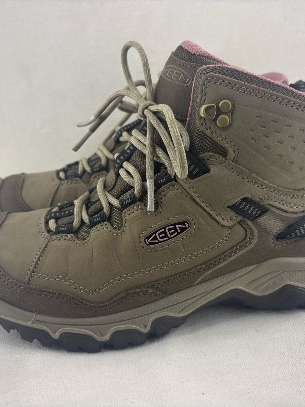 Keen Targee Taupe Hiking Boot with Pink Collar size 9 New in Box - Picture 2 of 10